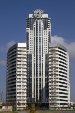 Modern bir bölge olan Grozny city binalarda