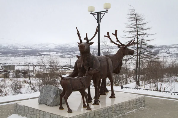 Scultura per circa stele all'ingresso della città di Magadan — Foto Stock