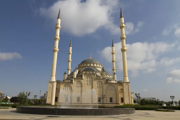 车臣共和国的主要清真寺-车臣共和国的心脏 — 图库照片
