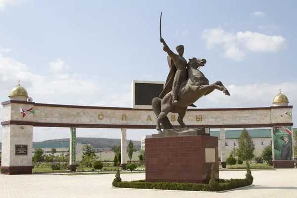 GROZNY, RUSIA - 7 DE SEPTIEMBRE: Monumento a los soldados caucásicos en el Paseo de la Fama en Grozny el 07 de septiembre de 2014 en Grozny . —  Fotos de Stock