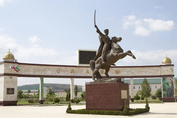 GROZNY, RUSIA - 7 DE SEPTIEMBRE: Monumento a los soldados caucásicos en el Paseo de la Fama en Grozny el 07 de septiembre de 2014 en Grozny . —  Fotos de Stock