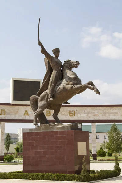 Grozny, Rusland - 7 September: Kaukasische soldaat monument op de Walk of Fame in Grozny op 07 September 2014 in Grozny. — Stockfoto