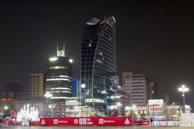 Ulan Batur, Moğolistan - 2 Şubat: Paten pistinde Sukhbaatar Meydanı ve görünümlerinde gece hotel Blue Sky 2 Şubat 2015 tarihinde Ulaanbaatar.