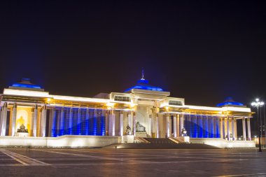 Ulan Batur, Moğolistan - 2 Şubat: Hükümet Binası Sukhbaatar Meydanı Ulaanbaatar 2 Şubat 2015 tarihinde gece aydınlatma '.