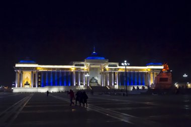 Ulan Batur, Moğolistan - 2 Şubat: Hükümet Binası Sukhbaatar Meydanı Ulaanbaatar 2 Şubat 2015 tarihinde gece aydınlatma '.