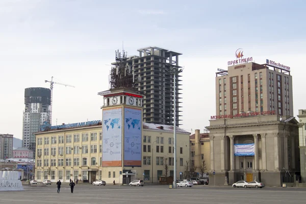 ULAANBAATAR, MONGOLIA - FEBRUARY 2: Building Mercantile Exchange and post office in Ulaanbaatar on February 2, 2015 in Ulaanbaatar. — Stock Photo, Image