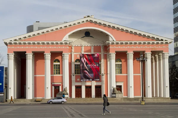 ULAANBAATAR, MONGÓLIA - FEVEREIRO 1: Teatro Acadêmico Nacional de Ópera e Balé da Mongólia em 1 de fevereiro de 2015 em Ulaanbaatar . — Fotografia de Stock