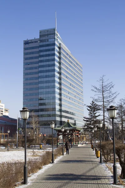 ULAANBAATAR, MONGOLIA - 3 DE FEBRERO: Edificio de oficinas de gran altura "Torre Central" el 3 de febrero de 2015 en Ulan Bator . — Foto de Stock