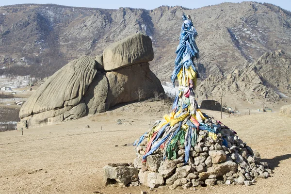 Buddhistiska heliga rum - obo, mot bakgrund av en sten sköldpadda — Stockfoto