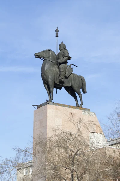 ULAN-UDE, RUSIA - 4 DE FEBRERO: Primer monumento ecuestre en Ulan-Ude - monumento Geser el 4 de febrero de 2015 en Ulan-Ude . —  Fotos de Stock