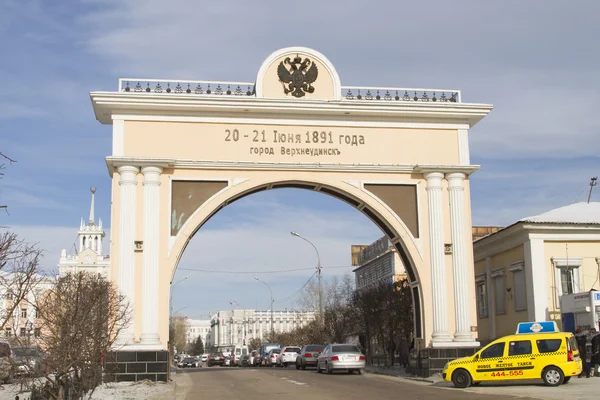 Oelan-Oede, Rusland-4 februari: Triumphal Arch King's Gate op Fevruary 4, 2015 in Ulan-Ude. — Stockfoto