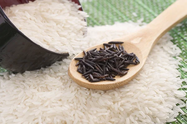 Plate with white rice and wooden spoon with white rice — Stock Photo, Image