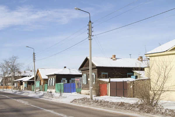 ULAN-UDE, RUSSIA - FEBRUARY 4: Wooden houses on the street in the capital of the Republic of Buryatia on Fevruary 4, 2015 in Ulan-Ude. — Stock Photo, Image