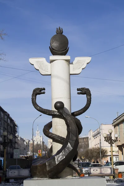 ULAN-UDE, RÚSSIA - FEVEREIRO 4: Haste de escultura de deus do comércio de Mercúrio e cornucópia no Arbat em Fevruary 4, 2015 em Ulan-Ude . — Fotografia de Stock