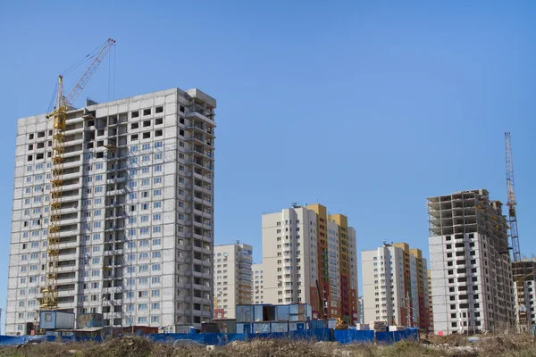 NIZHNY NOVGOROD, RUSSIA - MAY 7: New residential complex under c — Stock Photo, Image