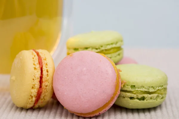 French multicolored macaroon cookies entwined with pearl beads — Stock Photo, Image