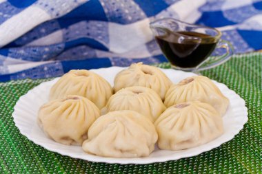 Buryat buuzy ve soya sosu