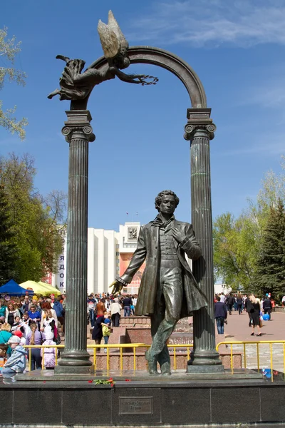 Saransk, Rusland - 9 mei: monument aan de grote Russische dichter alex — Stockfoto