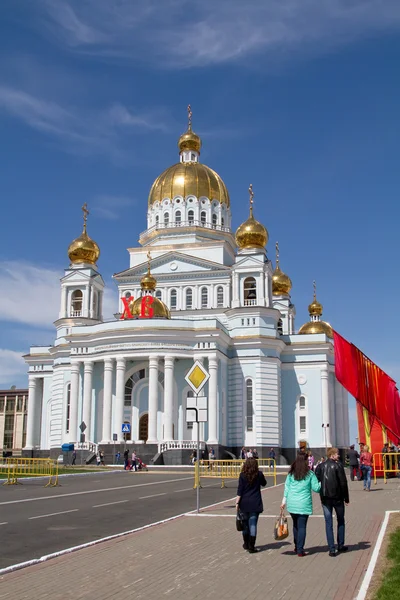Saransk, Ryssland - 9 maj: Katedralen Saint rättfärdig krigare Fe — Stockfoto