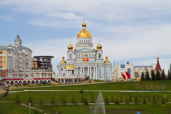 萨兰斯克、 俄罗斯 — — 5 月 9 日: 大教堂的圣正直的勇士铁 — 图库照片