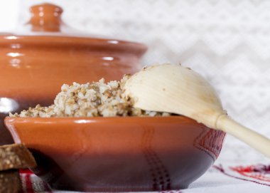 bir seramik kase haşlanmış buğday lapası