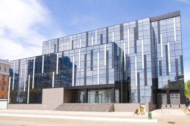 Saransk, Rusya Federasyonu - 9 Mayıs: Modern ofis binası ile cam facad