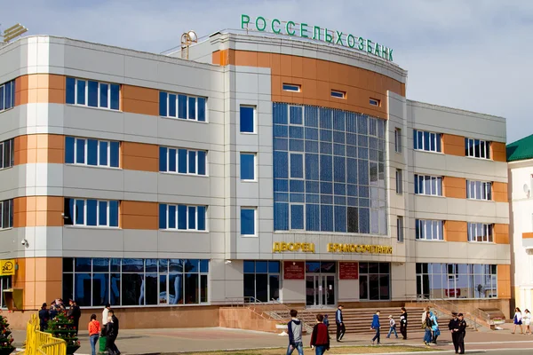Saransk, Rusland - 9 mei: Het gebouw van het paleis van huwelijk — Stockfoto