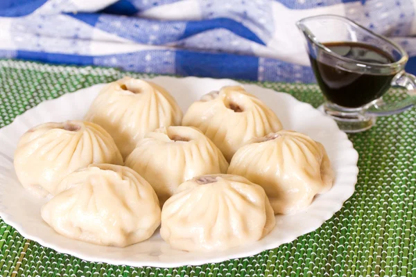 Buryat buuzy ve soya sosu