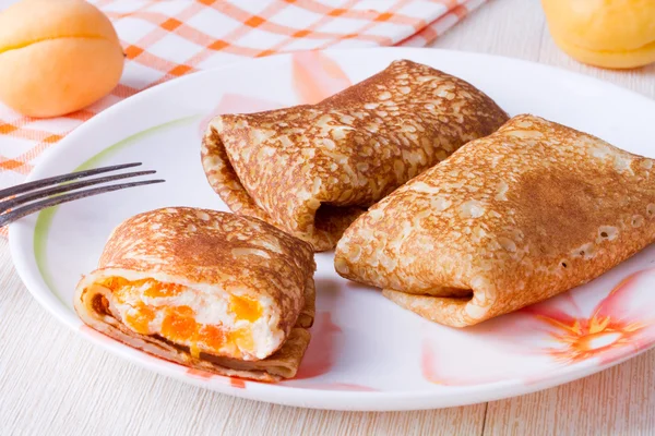 Pancakes with curd cheese and dried apricots — Stock Photo, Image