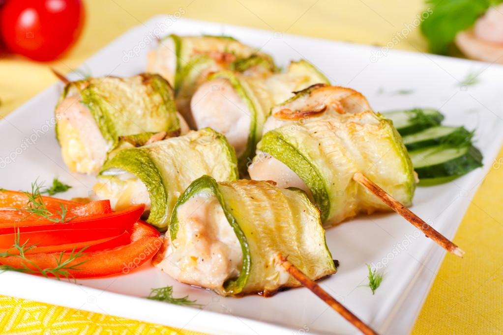 Rolls of zucchini and chicken fillets