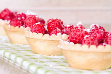 Olgun ahududu tartı