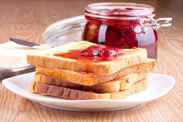 Toast with strawberry jam and butter — Stock Photo, Image