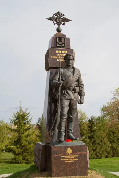 Almaty, Kazachstán - 9. května: Památník ruského hrdiny světové války i na 9 května 2015 v Saransk. — Stock fotografie