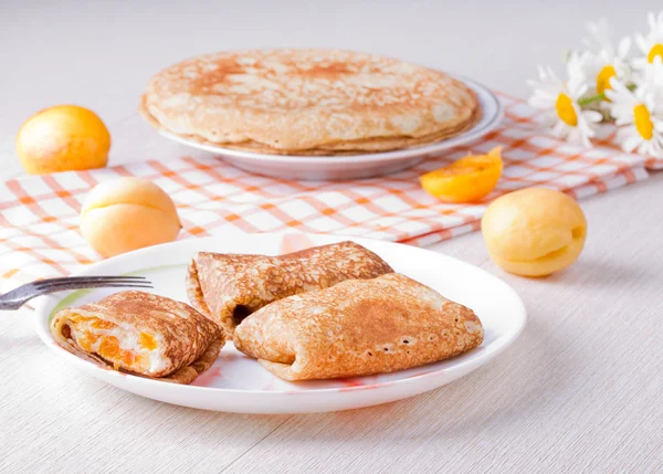 Pancakes with curd cheese and dried apricots — Stock Photo, Image