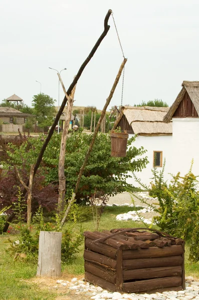 TAMAN, RUSSIA - AUGUST 12: Well with shadoof in the ethnographic village Ataman on August 12, 2015 in Taman. — Stock Photo, Image