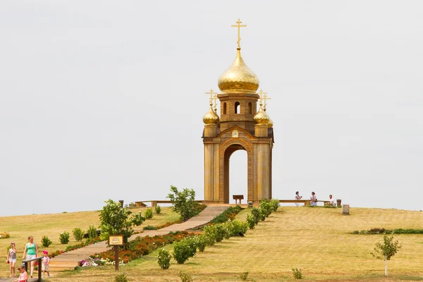 TAMAN, RUSSIA - AUGUST 12: Wooden chapel on the hill in the ethnographic village Ataman on August 12, 2015 in Taman. — Stock Photo, Image