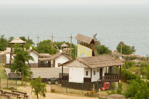 TAMAN, RUSSIA - AUGUST 12: The old wattle and daub in the ethnographic village Ataman on August 12, 2015 in Taman. — Stock Photo, Image