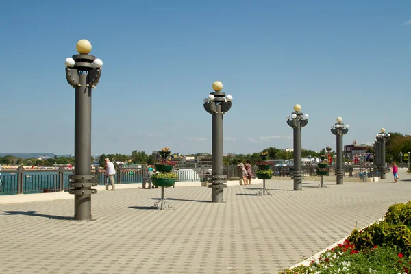 Anapa, russland - 20. August: Laternen auf der Promenade der Schwarzmeerküste am 20. August 2015 in anapa. — Stockfoto