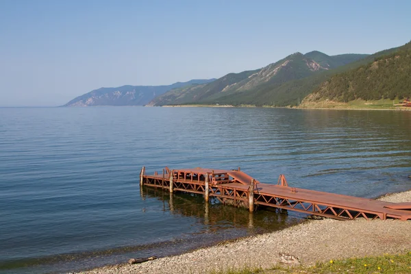 Quay for small boats on the lake in the Bolschoye Goloustnoe — Stock Photo, Image