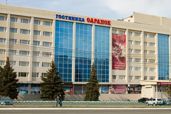 SARANSK, RUSIA - 9 de mayo: Hotel Saransk el 9 de mayo de 2015 en Saransk — Foto de Stock