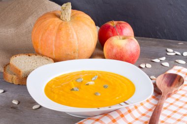 kabak çekirdeği ile kabak çorbası