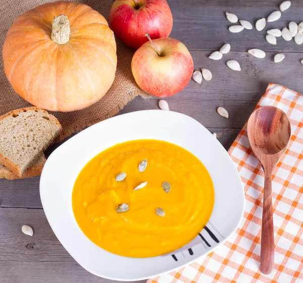 kabak çekirdeği ile kabak çorbası