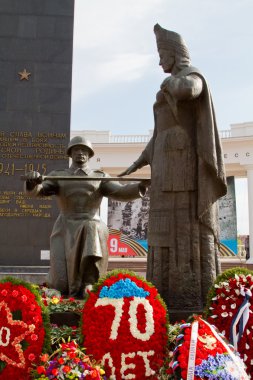 Saransk, Rusya Federasyonu - 9 Mayıs: Saransk içinde 9 Mayıs 2015 büyük Vatanseverlik Savaşı (İkinci Dünya Savaşı) ölen askerler anıt.