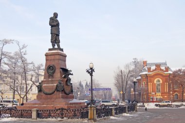 Irkutsk, Rusya Federasyonu - 19 Aralık: Alexander III ve binada bir bölgesel Müzesi kış gününde 19 Aralık 2015 yılında Irkutsk anıt.