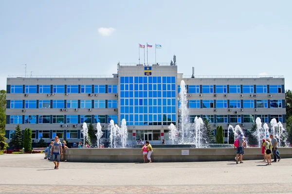 ANAPA, RÚSSIA - 20 DE AGOSTO: Edifício de Administração Anapa em 20 de agosto de 2015 em Anapa . — Fotografia de Stock