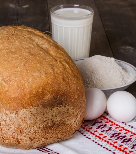 Домашній хліб часнику, борошно — стокове фото