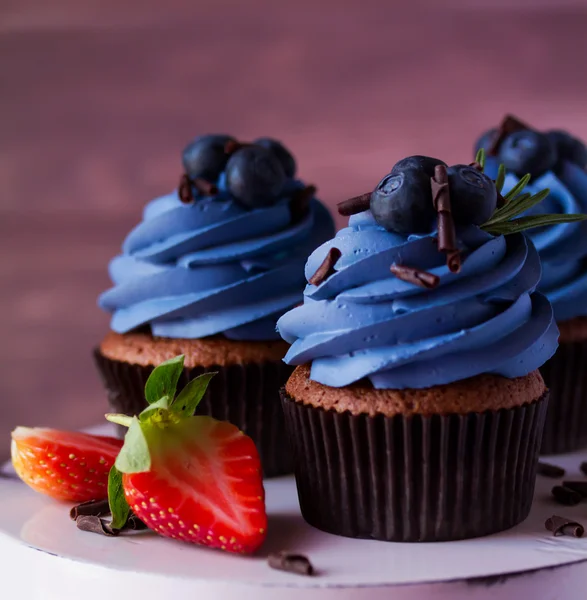 Νόστιμο cupcakes με βατόμουρα — Φωτογραφία Αρχείου