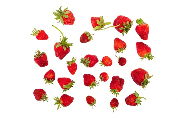 Frische Natürliche Erdbeeren Direkt Aus Dem Gemüsegarten Auf Weißem Hintergrund — Stockfoto