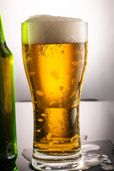 Beer Glass Foam Green Transparent Bottle Beer — Zdjęcie stockowe