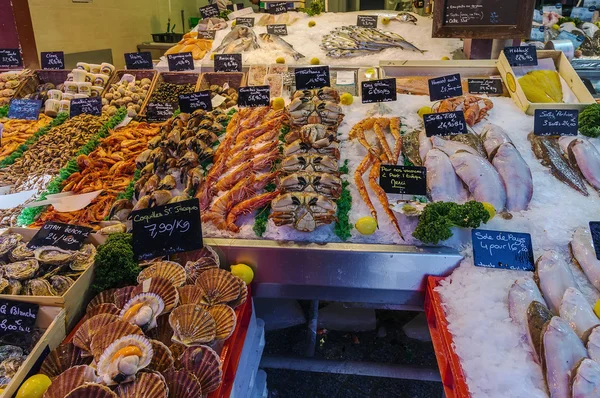 Sayaç ile deniz ürünleri, Trouville-sur-mer, Fransa — Stok fotoğraf